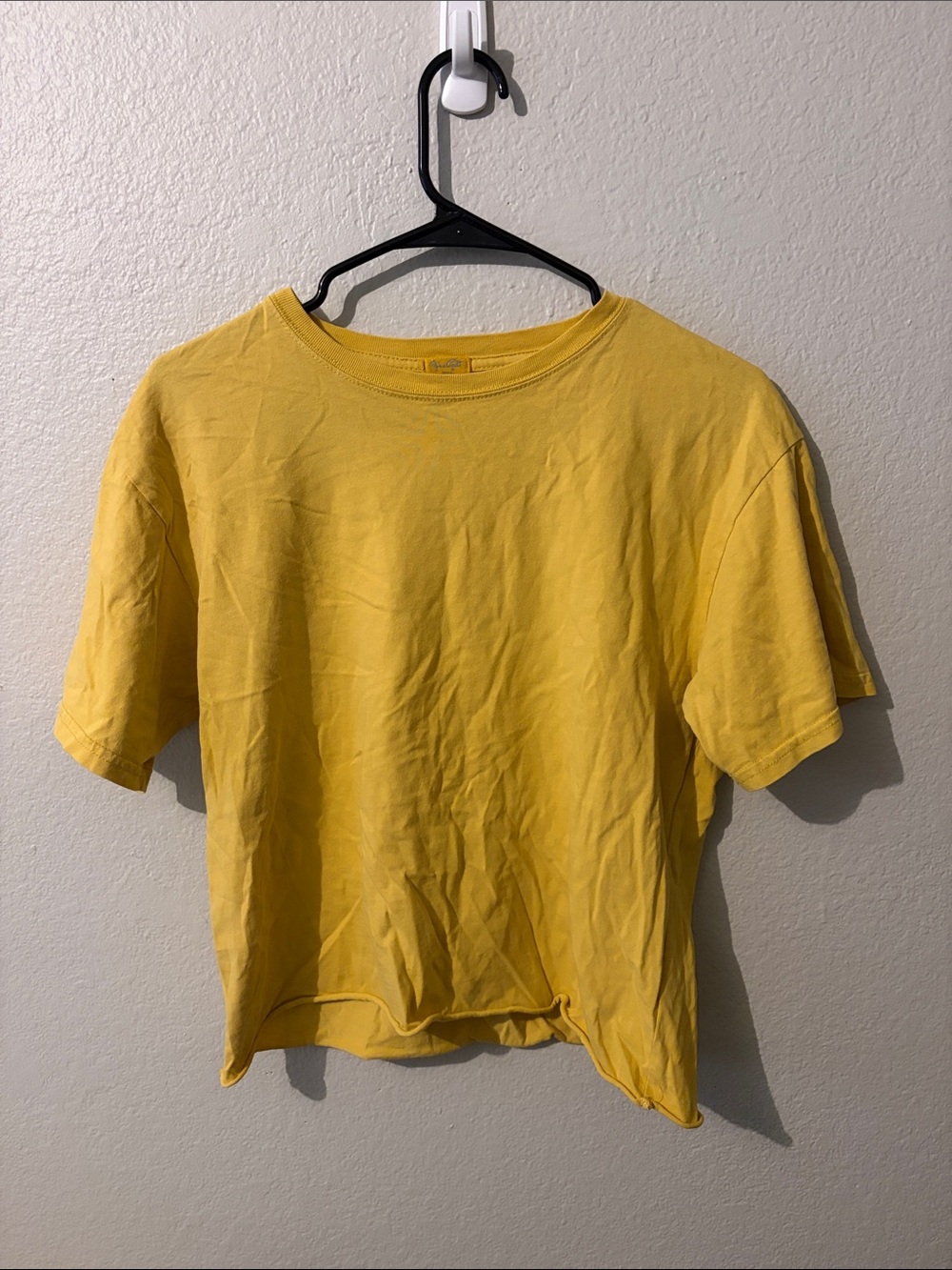Women’s PacSun John Galt Cropped Yellow Short Sleeve Tee Size Small